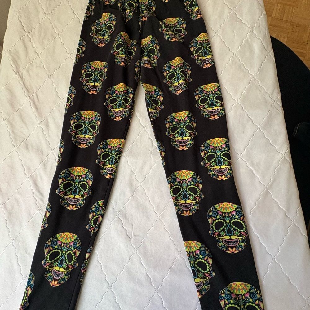 Colorful Skull Print Legging Plus 3 More Leggins